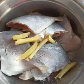 Make Spicy squirmfish step 1