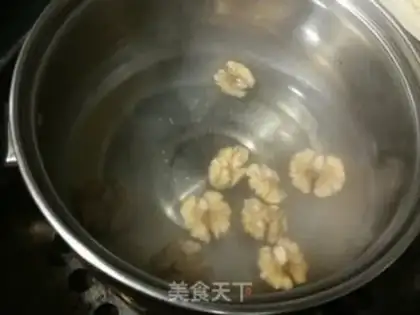 Make Peanut walnuts step 1