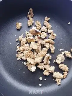 Make walnut sesame paste step 1