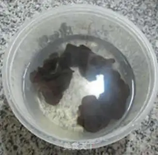 Make The fragrance of black and musk step 2