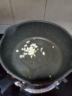 Make Spicy fungus shrimp soup step 7