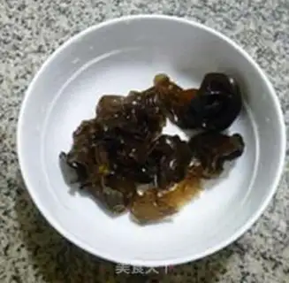 Make Chestnut black-mucked chicken step 2