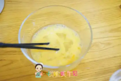 Make Sesame sauce and eggs step 1