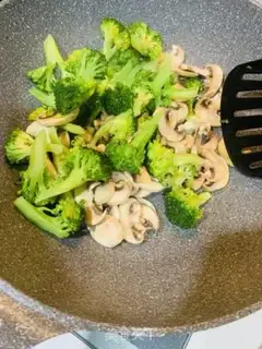 Make ♪ ♪ Black pepper pepper broccoli ♪ Noodles step 2
