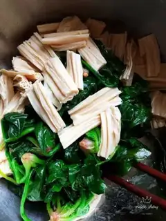 Make The spinach gravy step 2