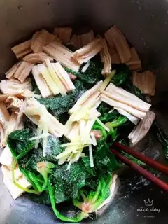 Make The spinach gravy step 3