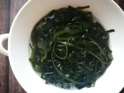 Make Little pepper garlic seaweed step 0