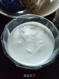 Make Flamingo yogurt cup step 1