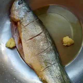 Make Microwave yellow fish step 0