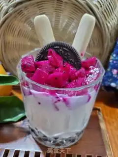 Make Flamingo yogurt cup step 2