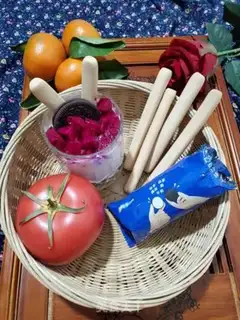 Make Flamingo yogurt cup step 3