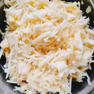 Make Golden fungus fried eggs step 2
