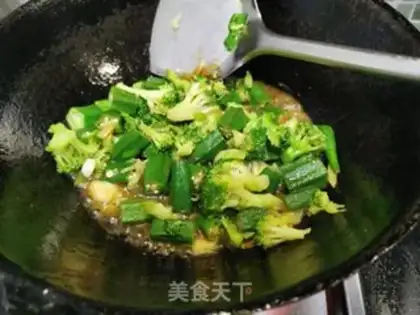 Make Garlic broccoli step 8