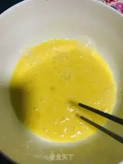 Make Peas fried eggs step 1