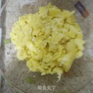 Make Scrambled eggs step 1