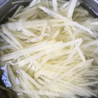 Make Spicy meat, fried potatoes step 3