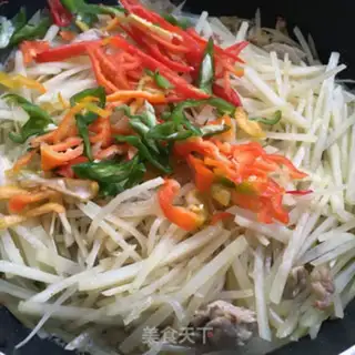 Make Spicy meat, fried potatoes step 7