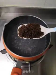 Make Red sugar powder step 1