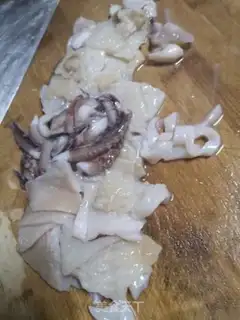 Make Squids with garlic step 1