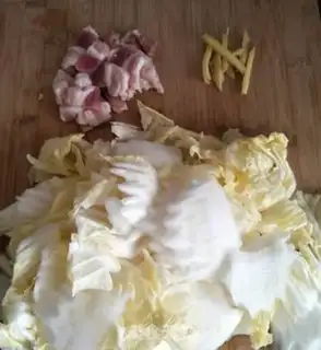Make Hot sauce and cabbage step 1