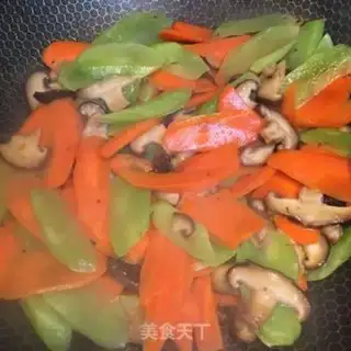 Make Carrot and fried mushrooms step 3