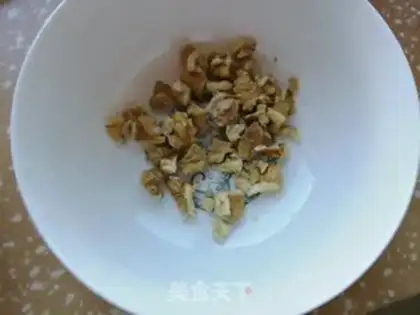 Make walnut stew step 2