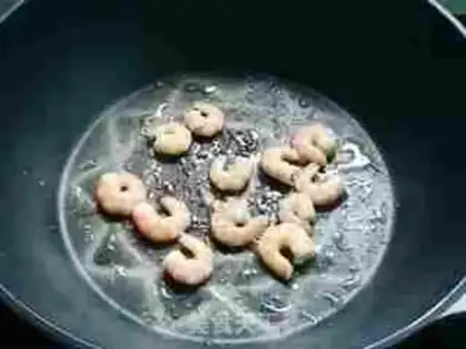 Make Shrimp fried eggs step 4
