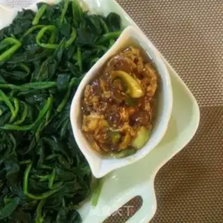 Make Spinach with sauce step 4