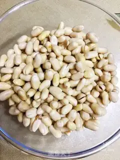 Make Spicy peanut rice step 1