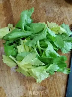 Make Celery leaves and eggs step 0