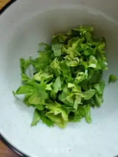 Make Celery leaves and eggs step 1