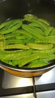 Make Pepper Dutch beans step 0