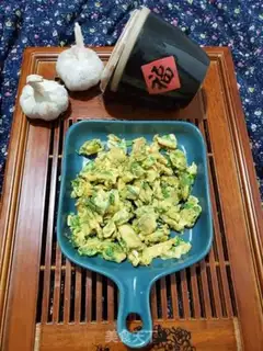 Make Celery leaves and eggs step 9