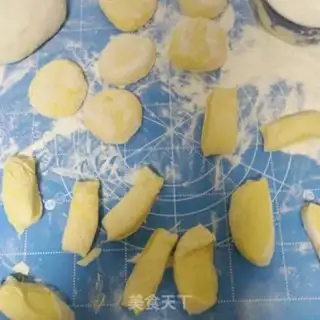 Make Yellow rose bun step 7