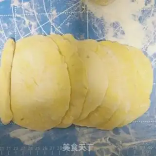 Make Yellow rose bun step 9