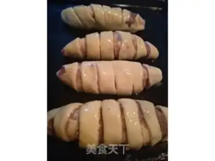 Make caterpillar bean bread step 8