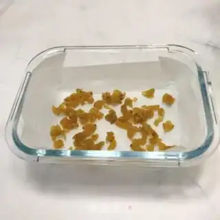 Make raisin yogurt step 1