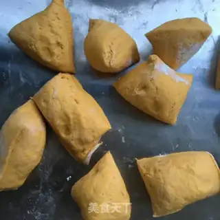 Make Handmade pumpkin buns step 3