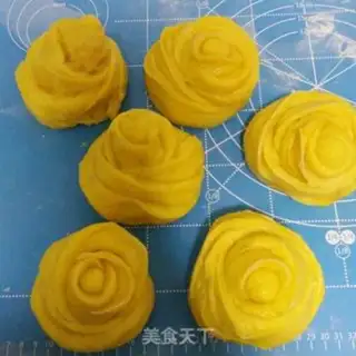 Make Yellow rose bun step 16