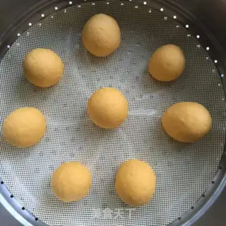 Make Handmade pumpkin buns step 4