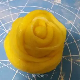 Make Yellow rose bun step 17