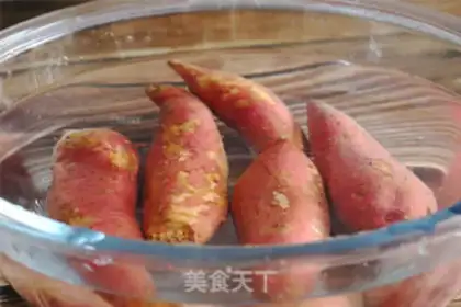 Make Iron pot roasted potatoes step 1