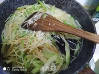 Make Celery with potatoes step 8