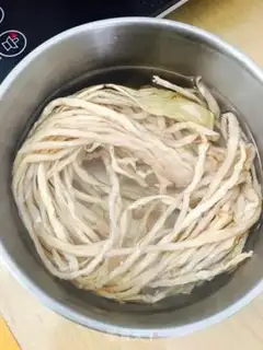 Make Rhodish and gravy step 0