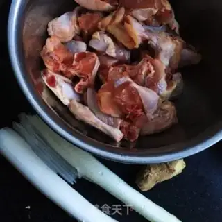 Make Spicy chicken and mushrooms step 1