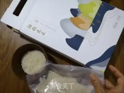 Make Peanut greasy rice step 1