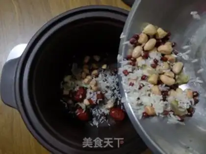 Make Peanut greasy rice step 2