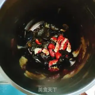 Make Blackwood, red-eared dates step 1