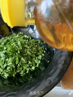 Make Scrambled eggs step 1