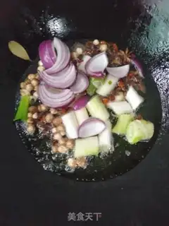 Make Onion onion gravy step 0